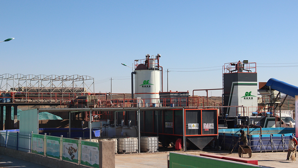 德森環(huán)境土壤淋洗修復設備破解油泥處理難題